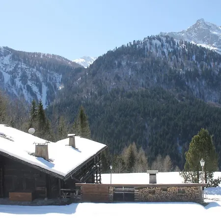 Chalet Hotel Rikhelan